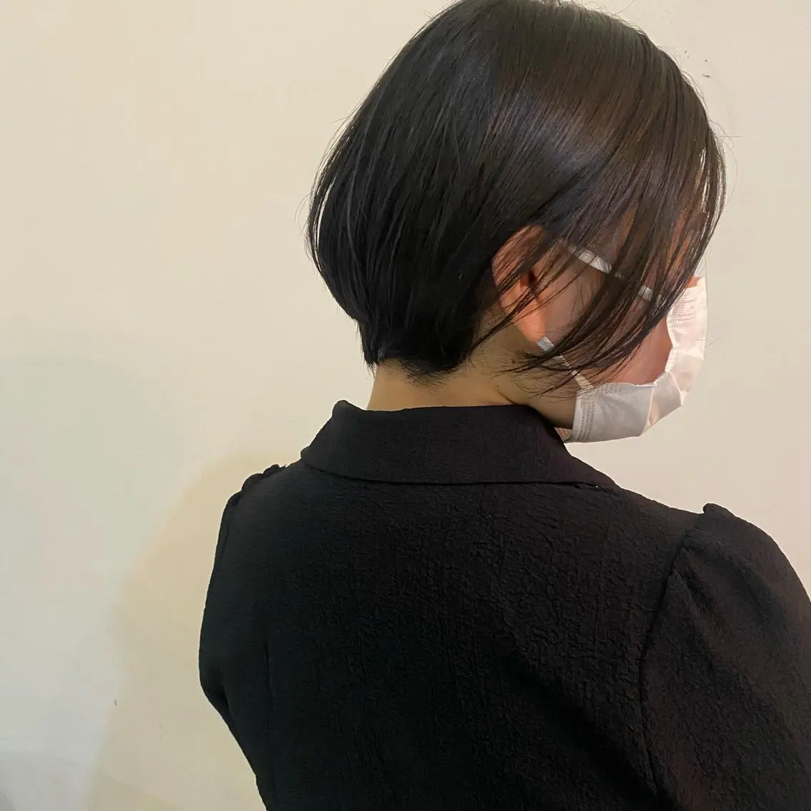 ショート カラー ヘアアレンジ 黒髪 ナチュラルブラック Lisa 海外風スパイラルのヘアスタイル