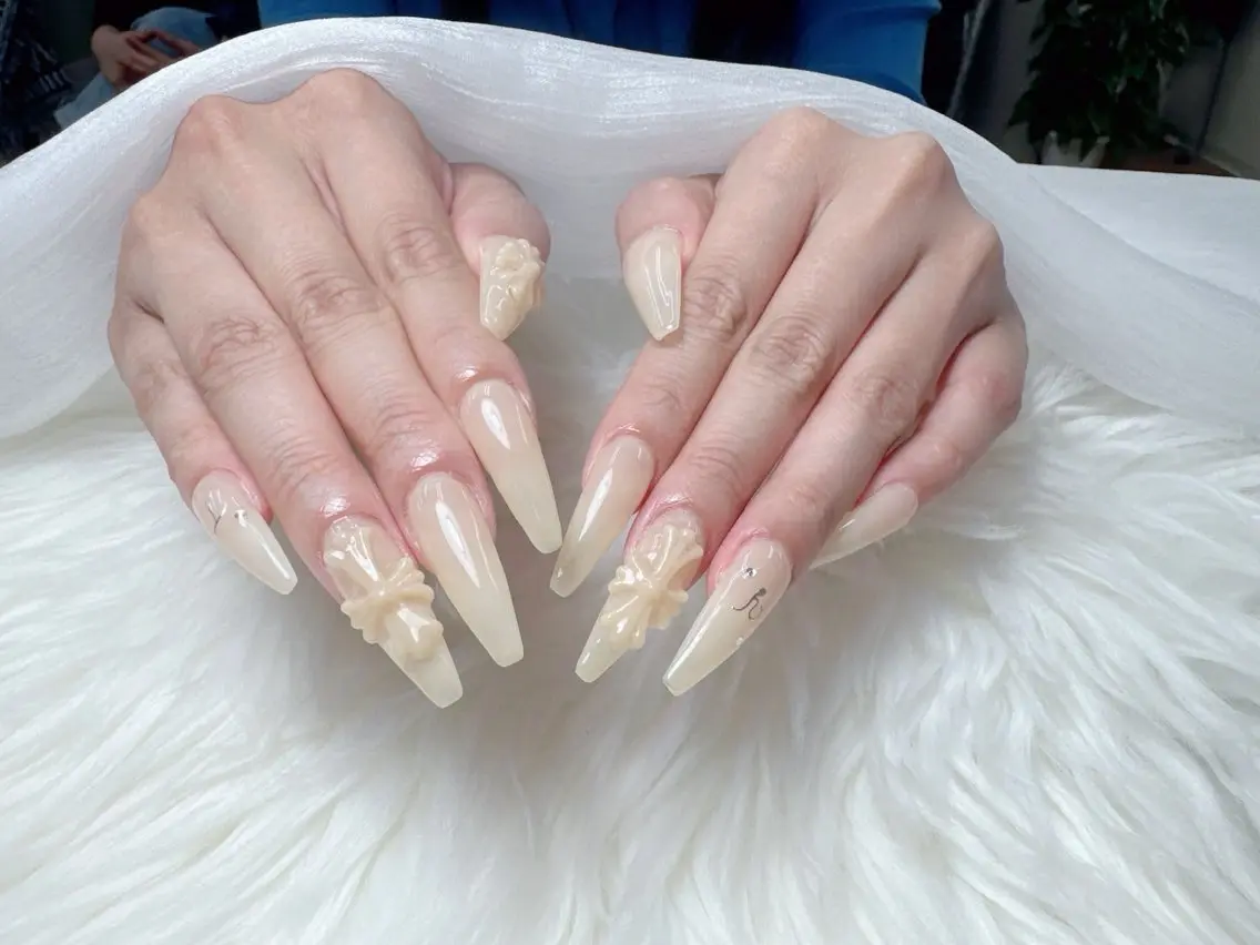 ネイル フレンチネイル グラデーション 韓国ネイル マグネットネイル ミラーネイル ハンドネイル ハンドケア Hara Nail 【持ち込みOK】のネイルデザイン