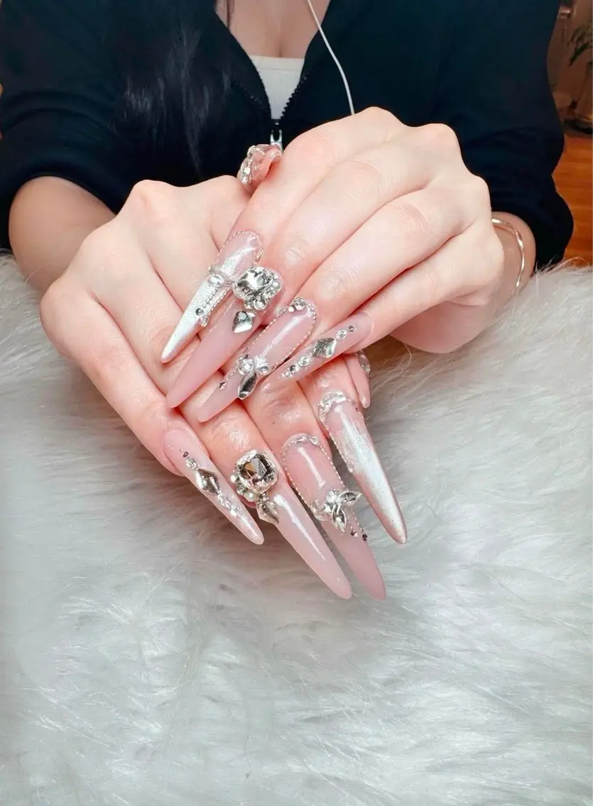 ネイル アートネイル ジェルネイル 韓国ネイル ニュアンスネイル ワンカラーネイル ハンドネイル Queen Nail Salonのネイルデザイン