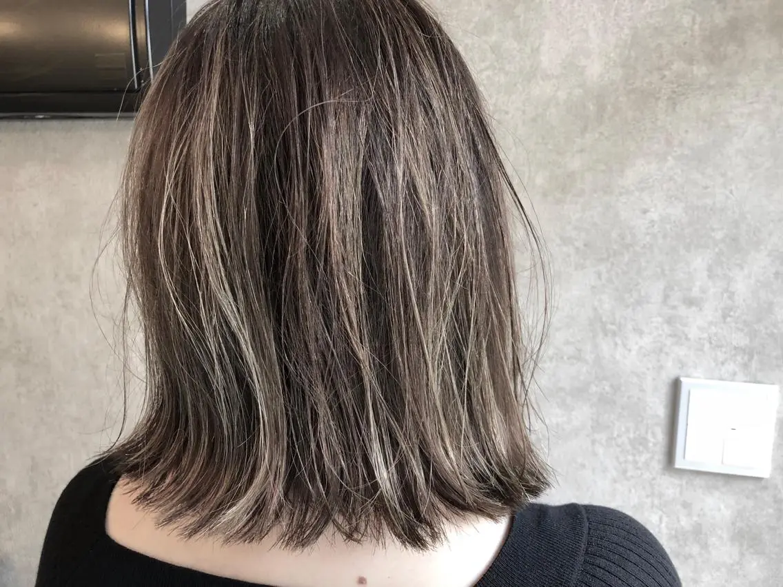 ショート カラー 顔周りレイヤーカット ブリーチminamiのヘアスタイル
