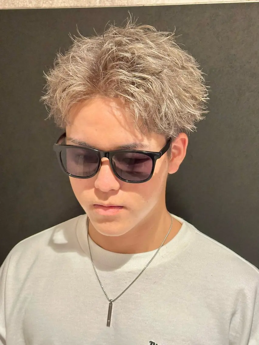 ショート カラー メンズ メンズハイトーン スパイキーショート ハイトーンカラー ショートヘア カット ヘアカラー 【メンズ専門】中本 翔大のヘアスタイル