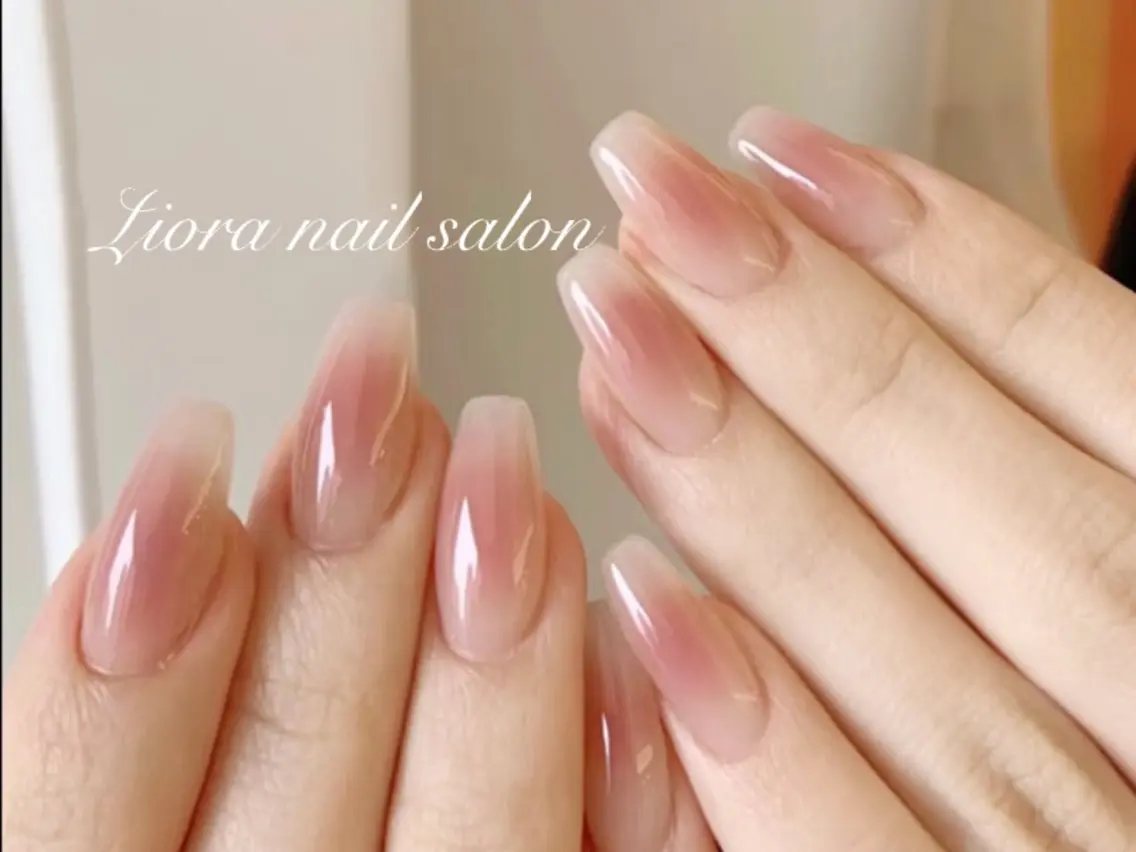 ネイル フレンチネイル ジェルネイル ガーリー グラデーション キラキラネイル ハンドネイル JUN Lioraネイルのネイルデザイン