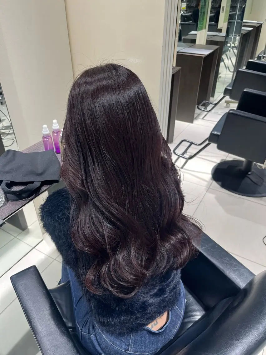 ロング ヘアカラー トリートメント 𝒔𝒂𝒚𝒂🫧 赤みレス透け感カラーのヘアスタイル