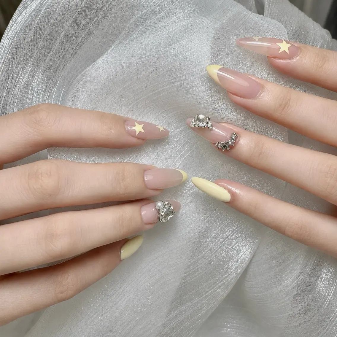 ネイル ハンドネイル 🪷Mi.o あいちゃん🐝のネイルデザイン