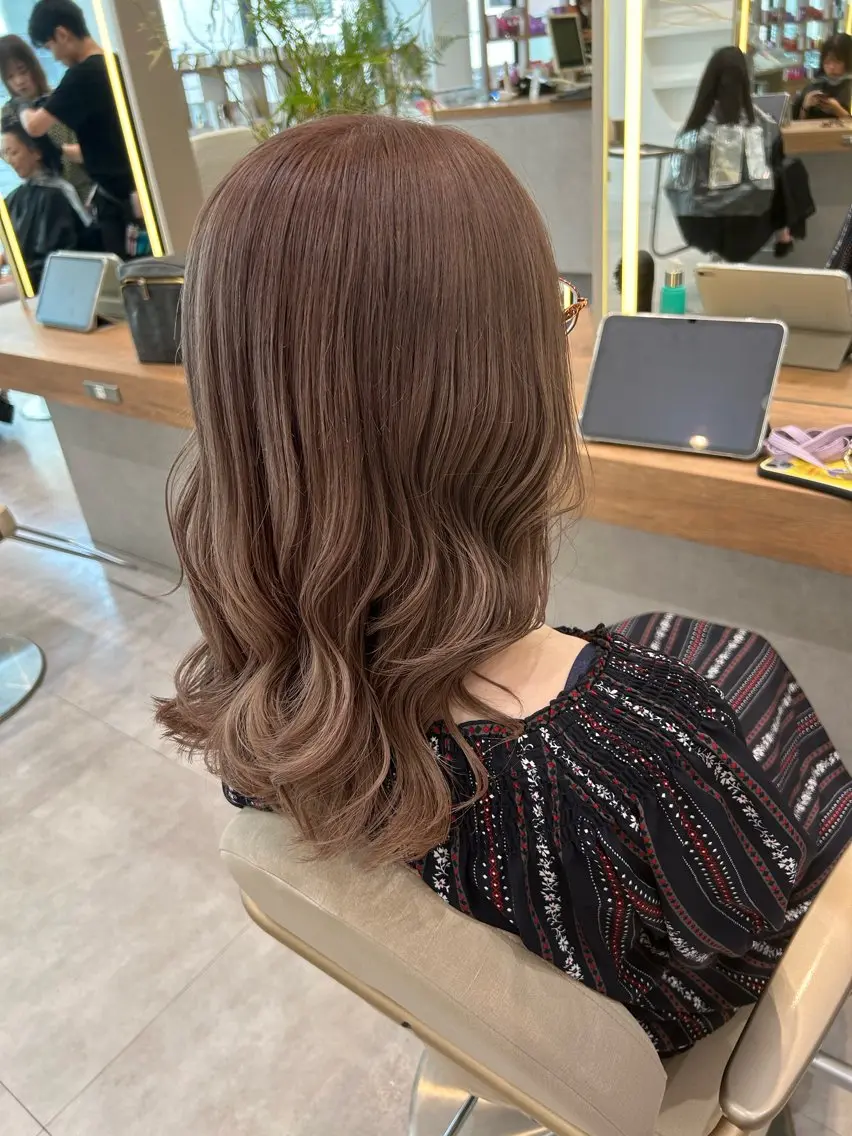 カラー ベージュカラー ミルクティーベージュ KENJE湘南台 田澤明菜のヘアスタイル