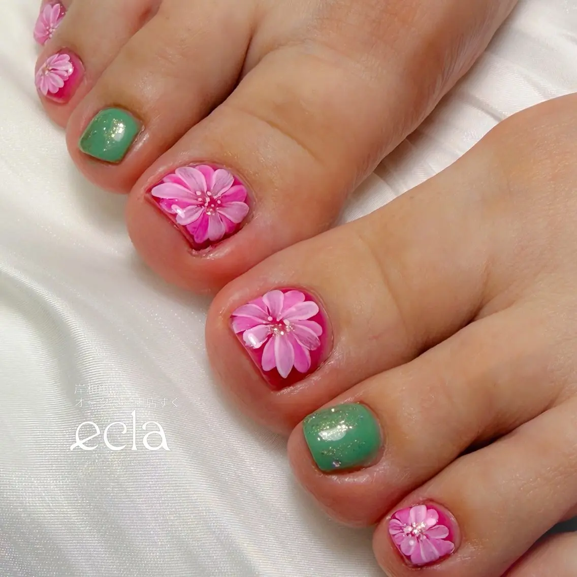 ネイル アートネイル フラワーネイル フットネイル ラメ(グリッター) Nail Salon ecla 〜エクラ〜のネイルデザイン