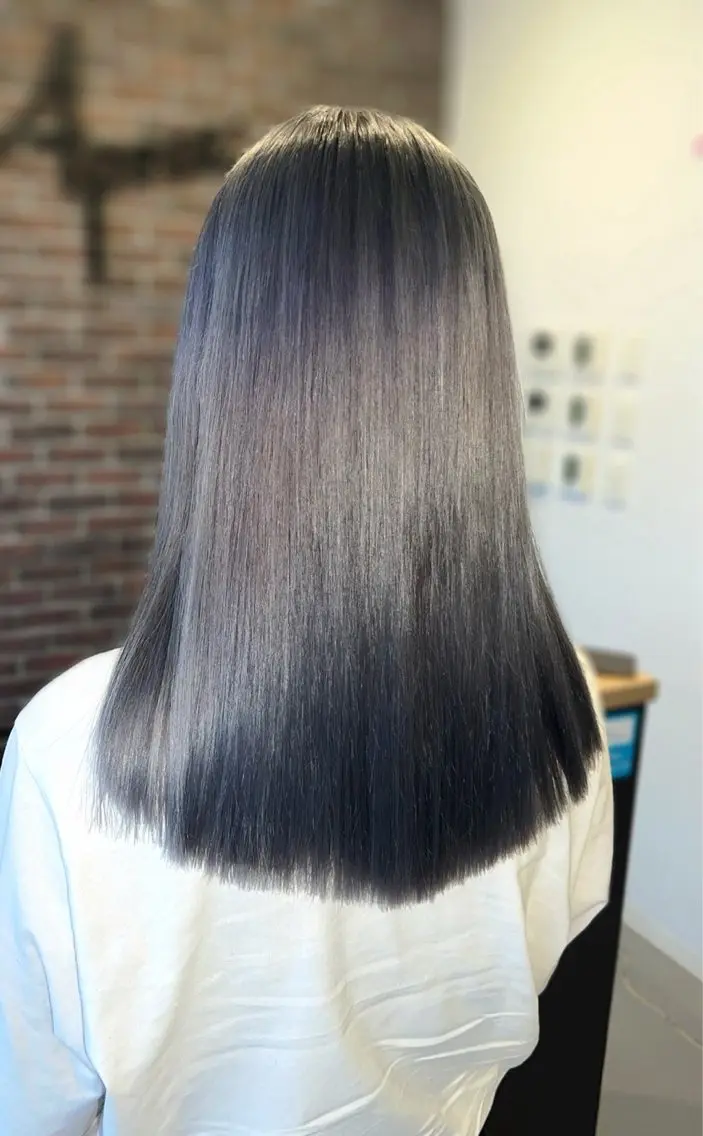 ロング 浅原 恵樹のヘアスタイル