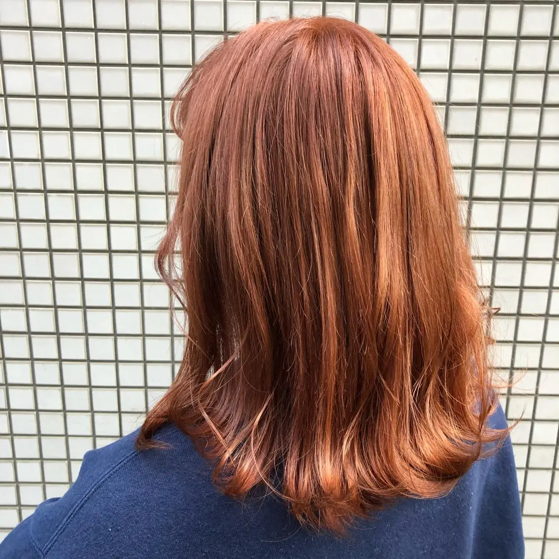 カラー オレンジ 伊東 彩花のヘアスタイル
