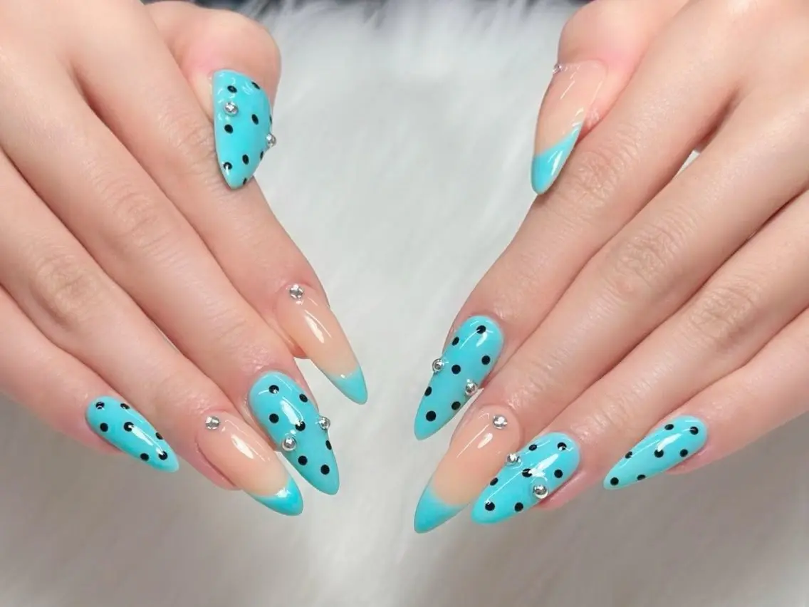 ネイル AURA NAIL 上前津のネイルデザイン