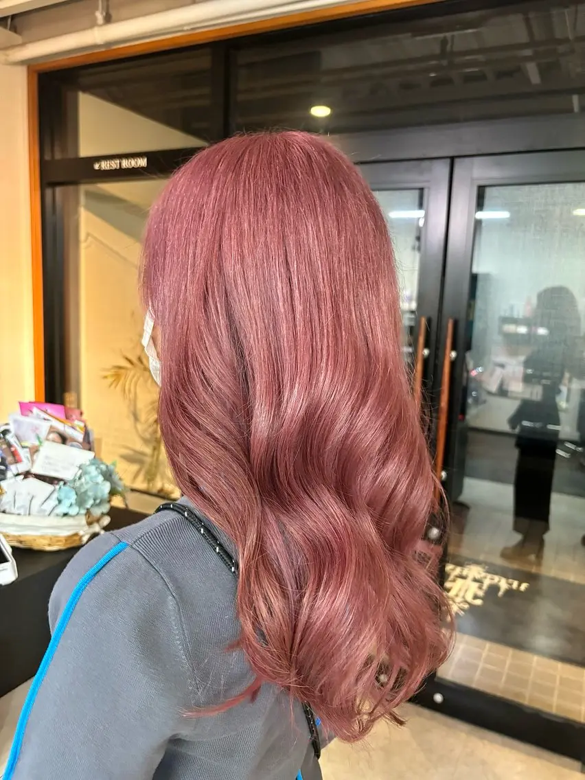 ロング カラー ベージュカラー ピンクカラー ピンクベージュ 下河 美友のヘアスタイル