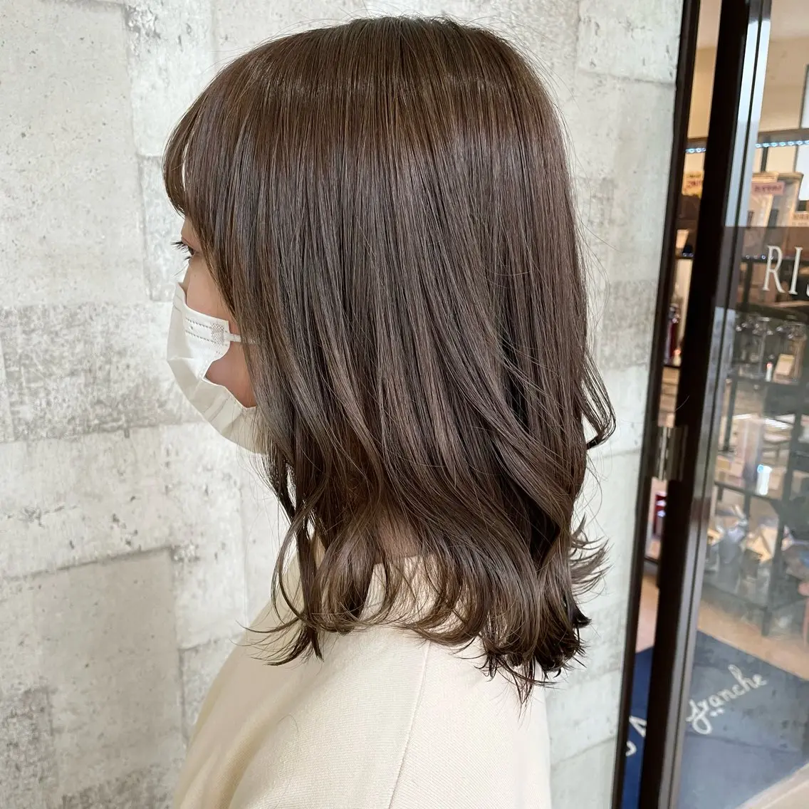 セミロング カラー アッシュ アッシュブラウン ブラウンカラー 透明感カラー トリートメント ヘアカラー 村上 遥香 店長スタイリストのヘアスタイル