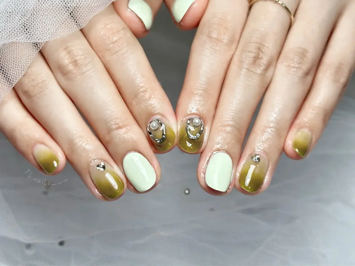 ネイル オーロラネイル 長さ出し フレンチネイル ジェルネイル キラキラネイル TS. nails___のネイルデザイン