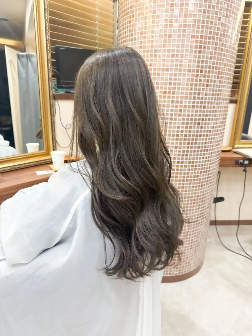 ロング カラー ブリーチ グレージュ ブリーチなしカラー 🌱ケミカル美容師 未来を綺麗に🌱優吾のヘアスタイル