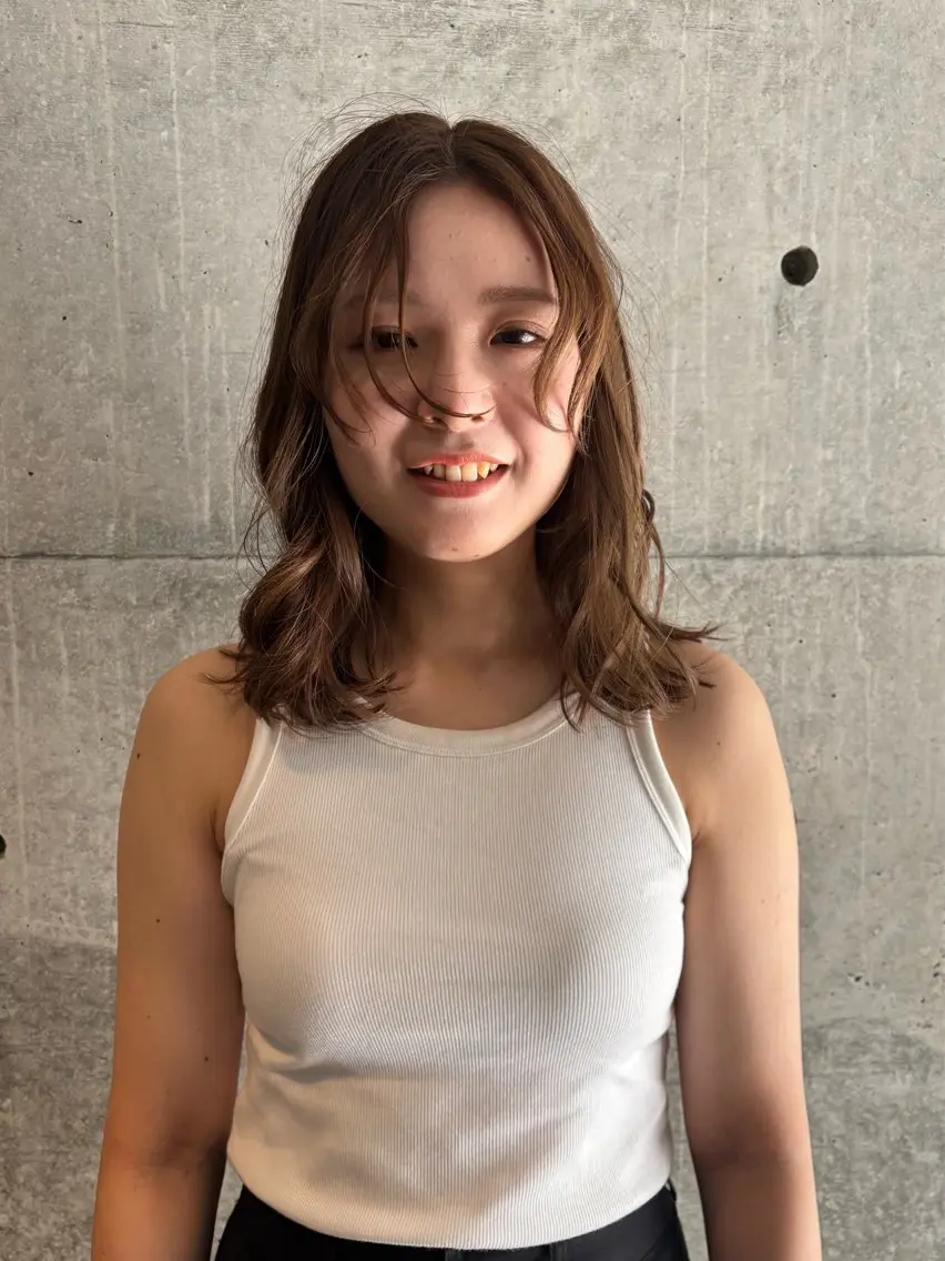 ミディアム カット ヘアカラー hitomi 今泉Musiiikのヘアスタイル