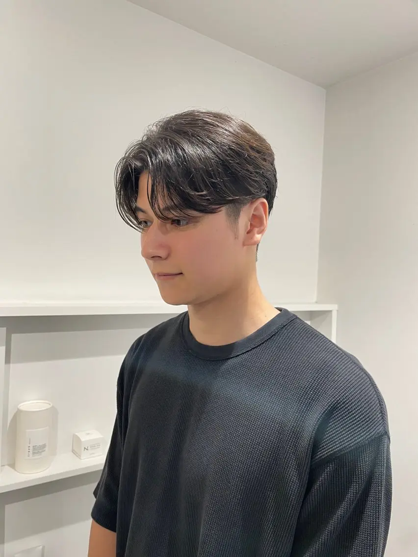ショート カラー メンズ センターパート 黒髪 透明感カラー イルミナカラー カット ヘアカラー メンズ特化⚡️パーマ / Hiyoriのヘアスタイル