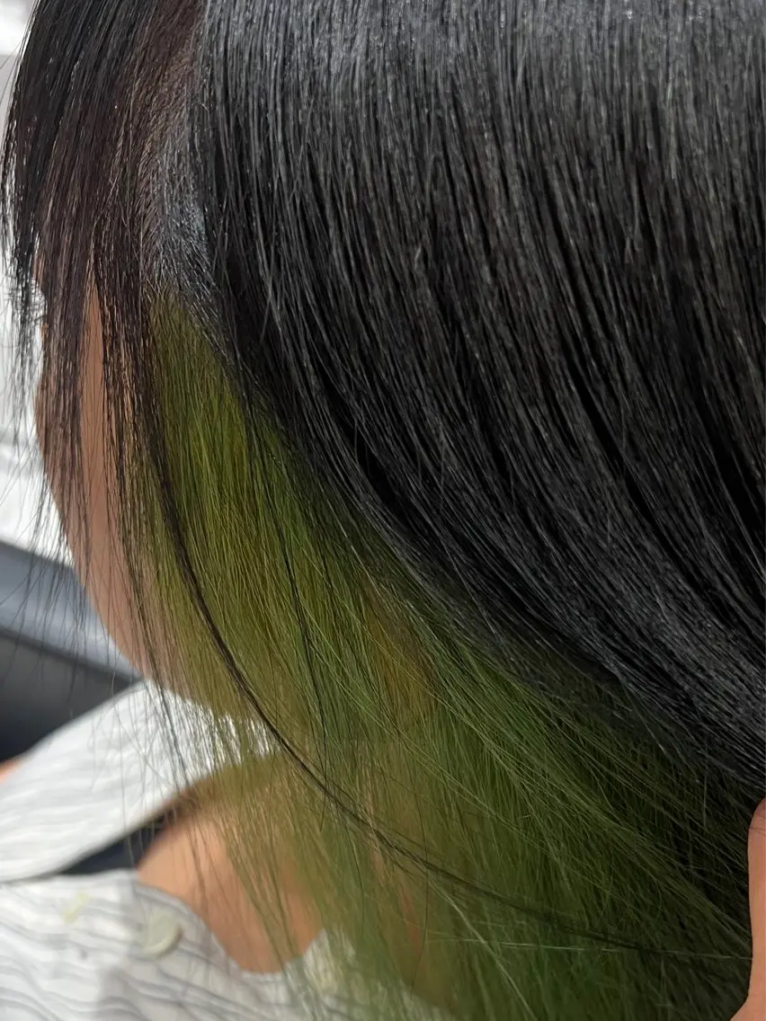 カラー 萩原 一葉のヘアスタイル