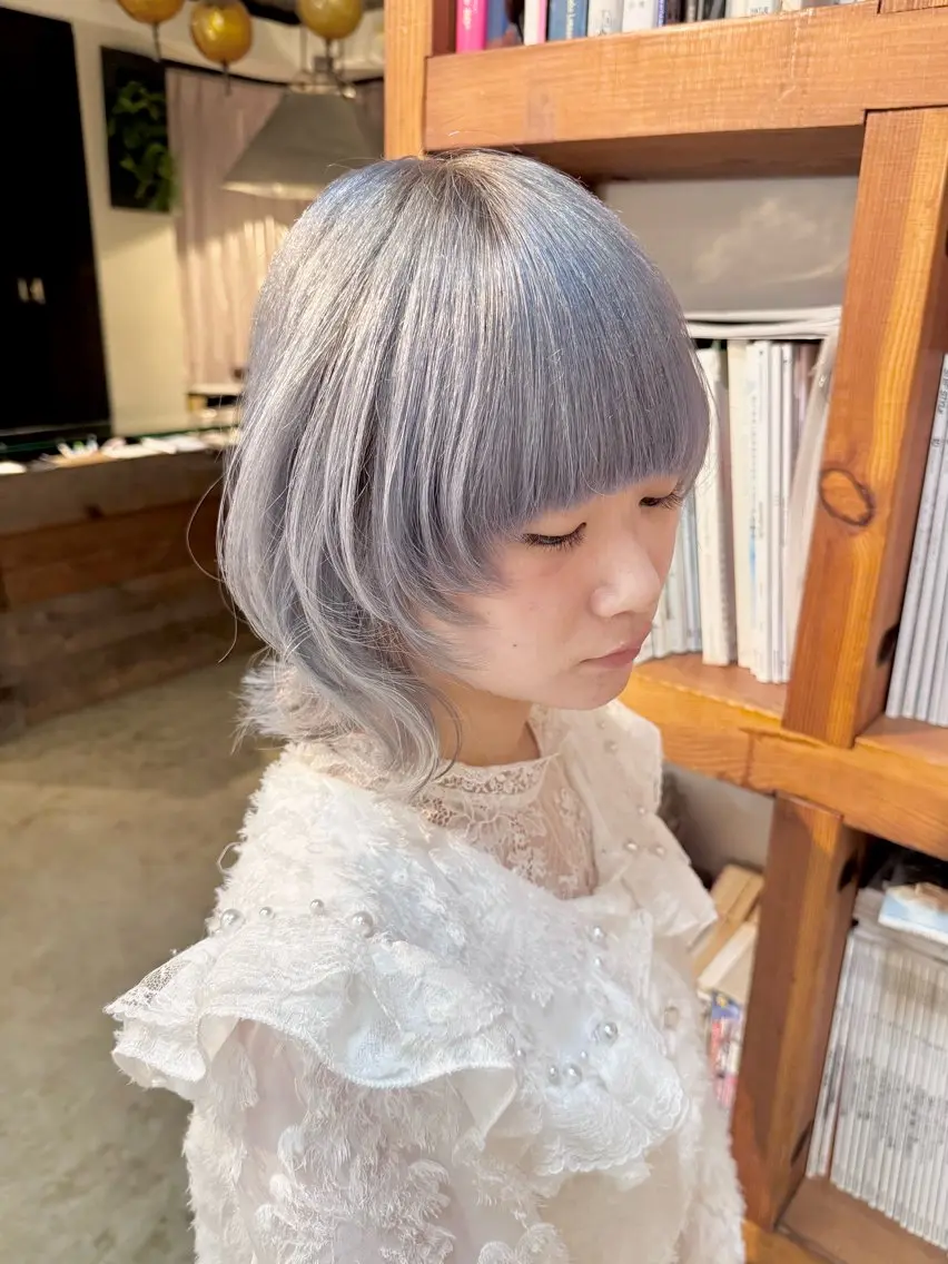 ミディアム カラー ヘアカラー BEHIND THE CURTAIN りこのヘアスタイル