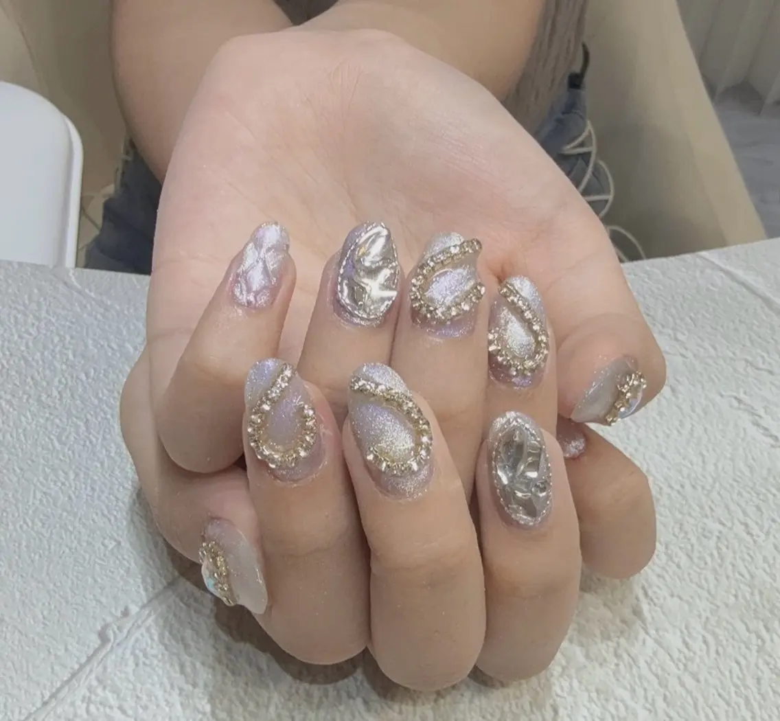 ネイル アートネイル オーロラネイル ゴールド ゴージャス ミラーネイル NailSalon✨ Écrinエクランのネイルデザイン