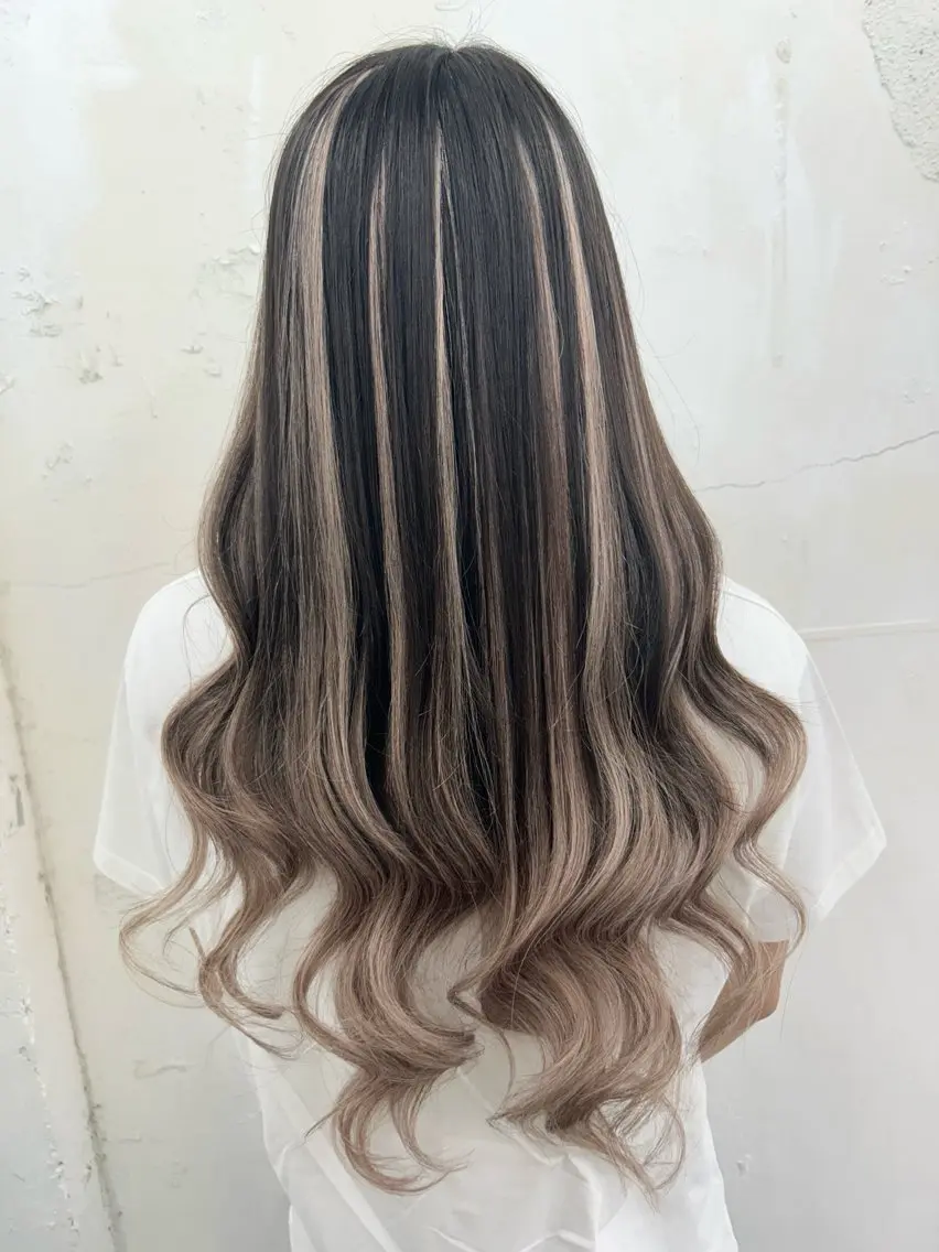 ロング カラー シールエクステ バレイヤージュ ハイライトカラー ハイトーンカラー エクステ カット ヘアカラー トリートメント レイヤー/エクステ alpha下妻のヘアスタイル