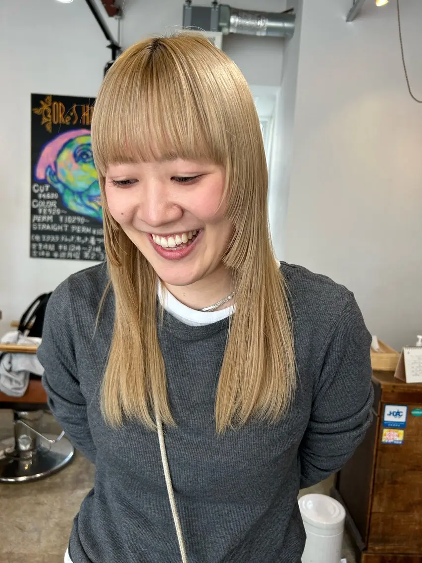 ロング カラー ブリーチ ヘアカラー トイ ハルトのヘアスタイル