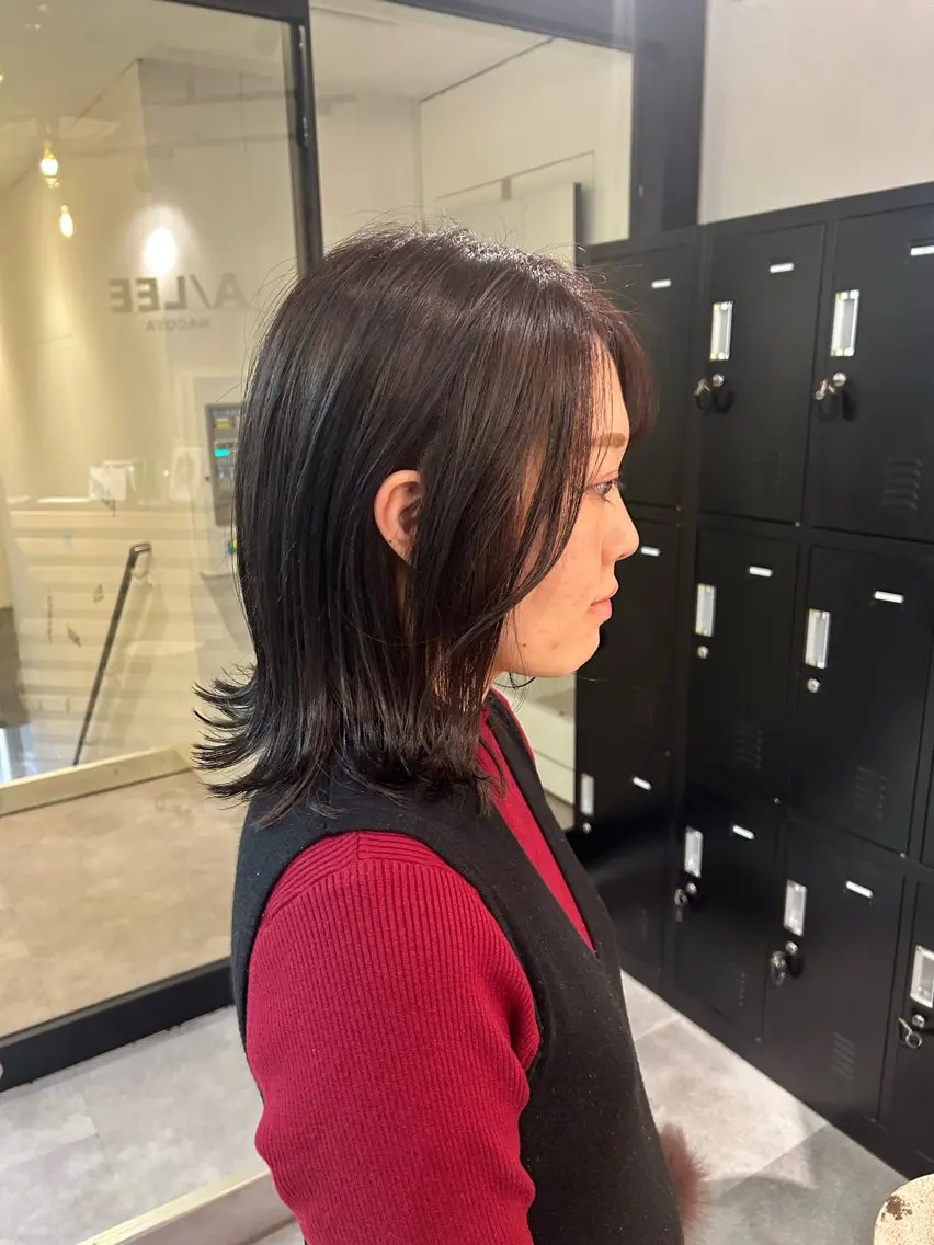 ミディアム カラー ボブ 外ハネヘア カット ヘアカラー トリートメント ウルフカット レイヤーカット上柿のヘアスタイル