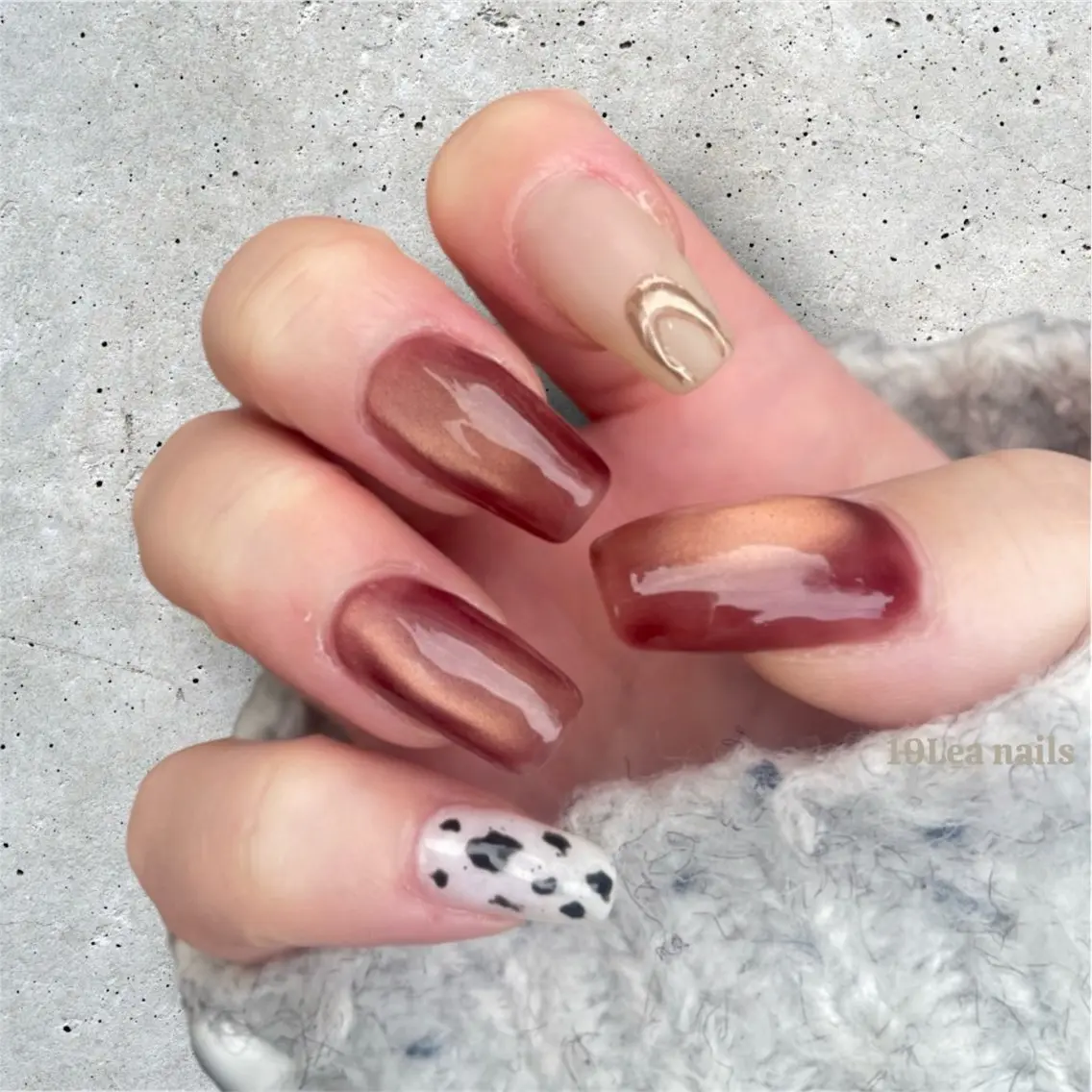 ネイル アニマル柄 ブラウン ゴールド マグネットネイル ミラーネイル ハンドネイル 19Lea nailsのネイルデザイン