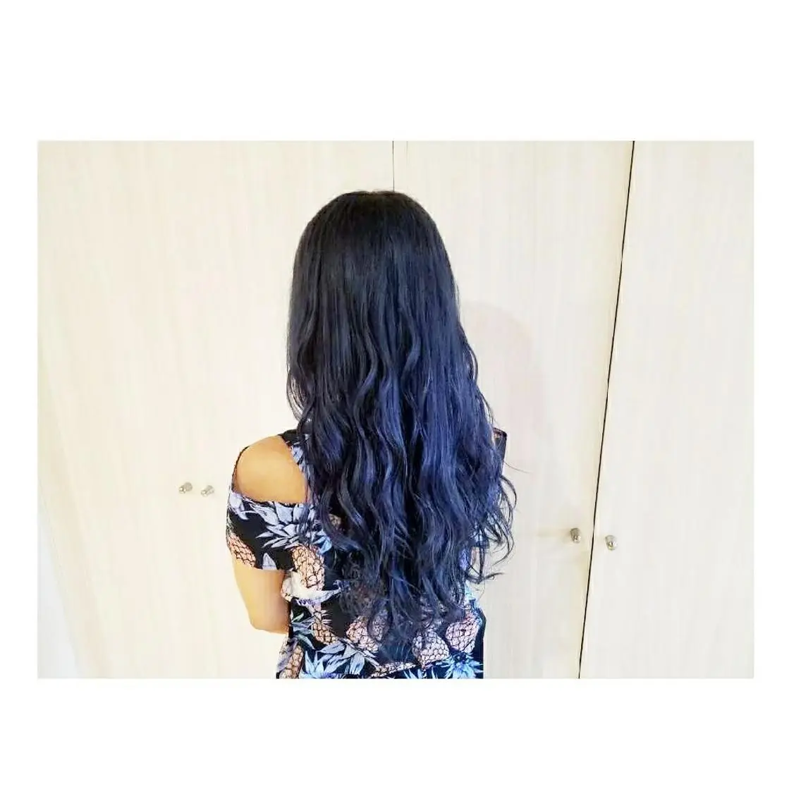 ロング カラー ブリーチ 透明感カラー ネイビーカラー Luana 矢場町のヘアスタイル