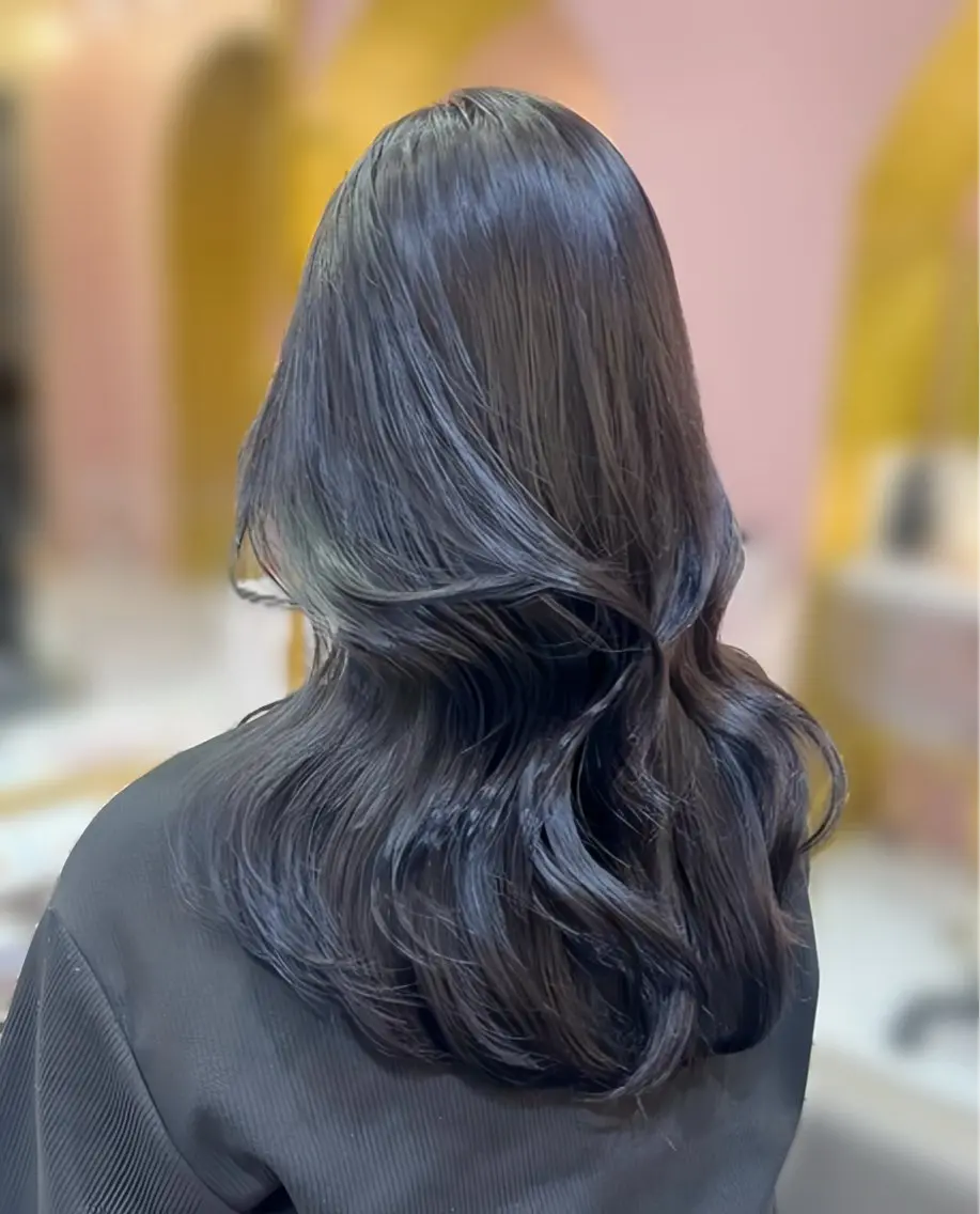 ロング レイヤーカット ヘアカラー 髪質改善／ハイトーン カラー AYAKAのヘアスタイル