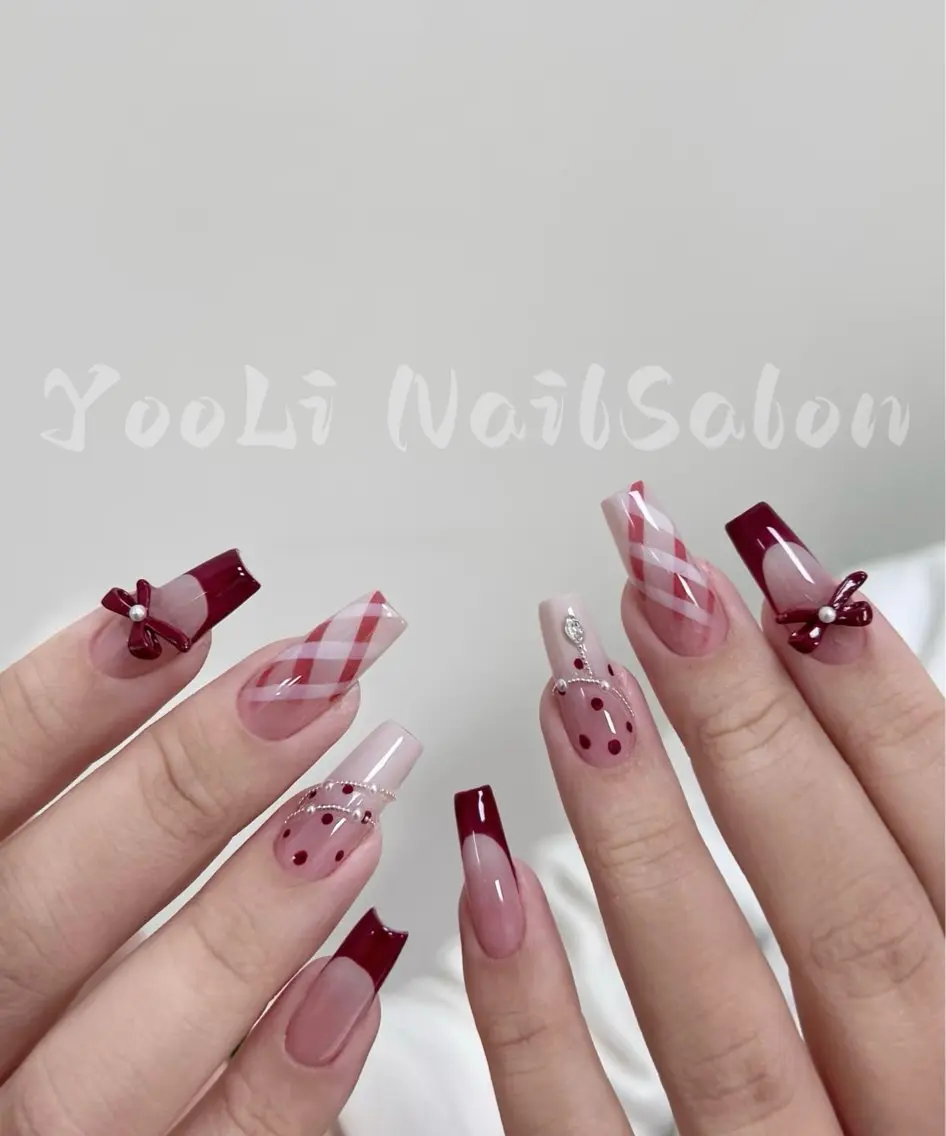 ネイル 冬ネイル クリスマス ハンドネイル 🎀🎀YooLi Nail Salonのネイルデザイン