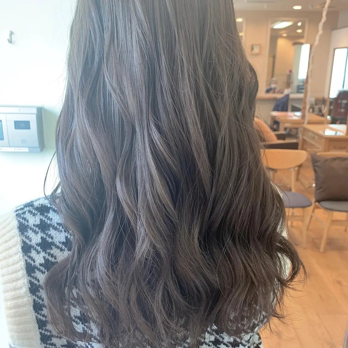 ロング カラー 透明感カラー ダークグレー ダークグレージュ グレージュ ヘアカラー トリートメント NUMBER_ ユイナのヘアスタイル