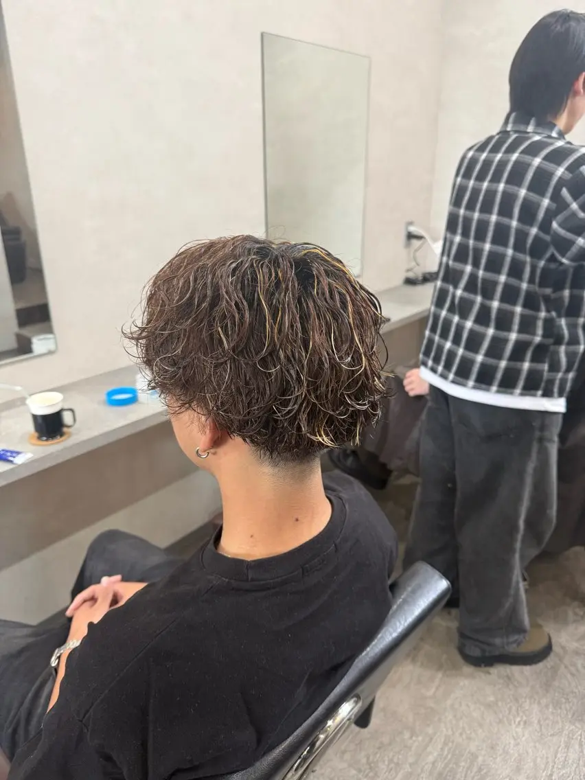 ショート カラー パーマ メンズ メンズハイライト ハイライトカラー ハイライト 山田 聖也のヘアスタイル