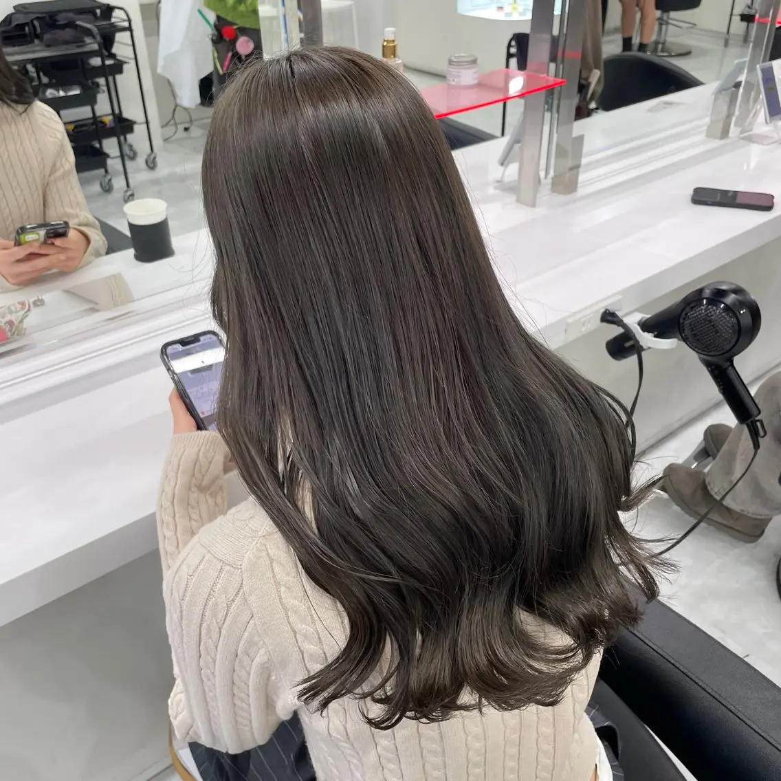 ロング カラー ヘアカラー トリートメント ラベンダー💜 グレージュ🩶のヘアスタイル