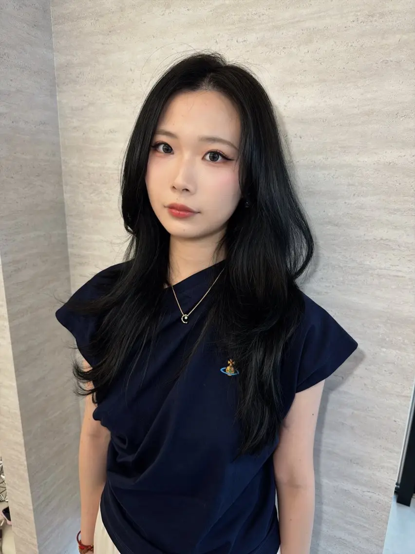 ロング カラー ヘアアレンジ カット ヘアカラー トリートメント 韓国レイヤーカット/ 儚げカラーチナツのヘアスタイル