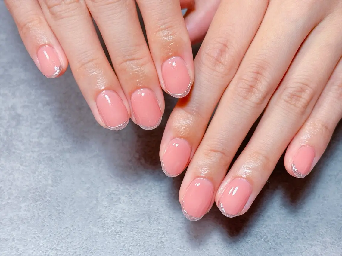 ネイル 韓国ネイル マグネットネイル ミラーネイル ニュアンスネイル ハンドネイル ハンドケア 💫ゆか_ Nailartistのネイルデザイン
