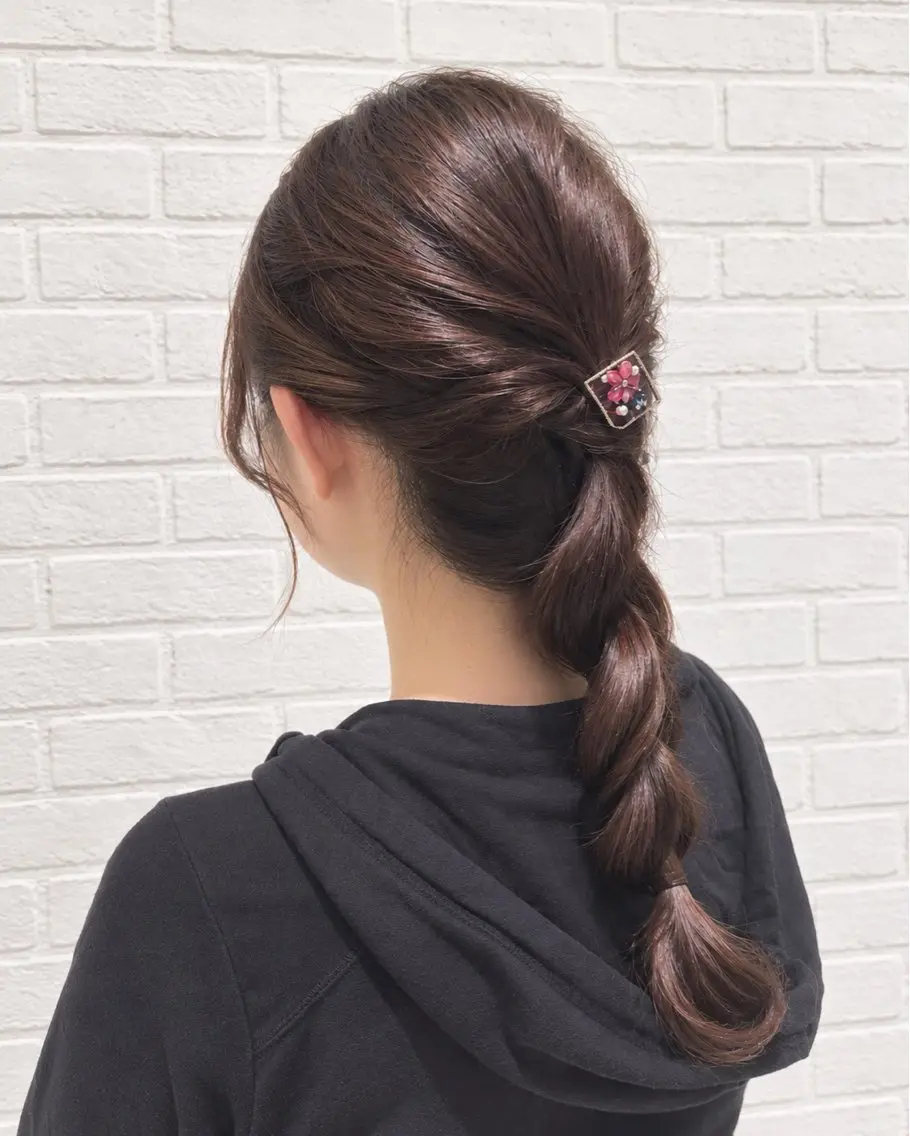 ロング ヘアアレンジ ポニーテール 三つ編み ヘアセット 新開 羽音のヘアスタイル