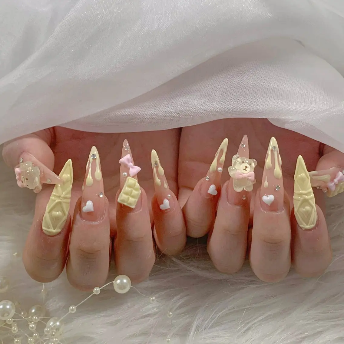 ネイル オーロラネイル クリアネイル 成人式 フラッシュネイル ジェルネイル ハンドネイル Amee Nail Salonのネイルデザイン