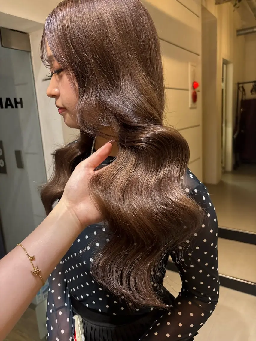 ロング ヘアカラー chic 米満 柚月のヘアスタイル