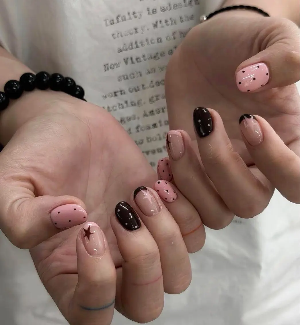 ネイル チークネイル ドット フットネイル フレンチネイル グラデーション ハンドネイル Miu 川越東口ネイルサロンのネイルデザイン