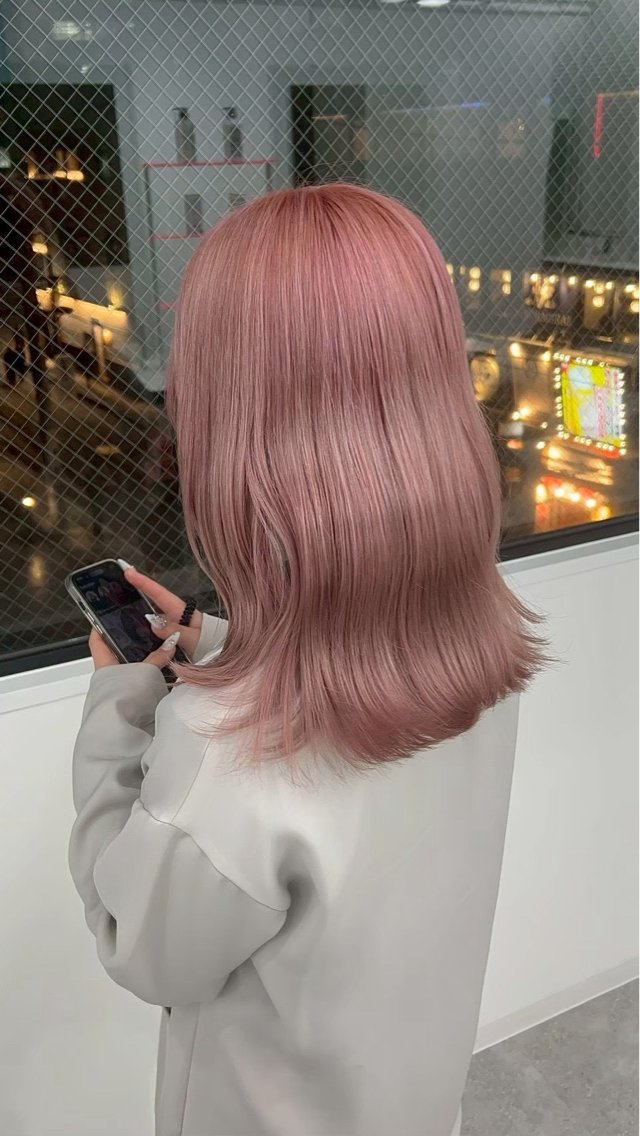 ロング ヘアカラー シルバーグレージュ ハイトーン/あすまのヘアスタイル