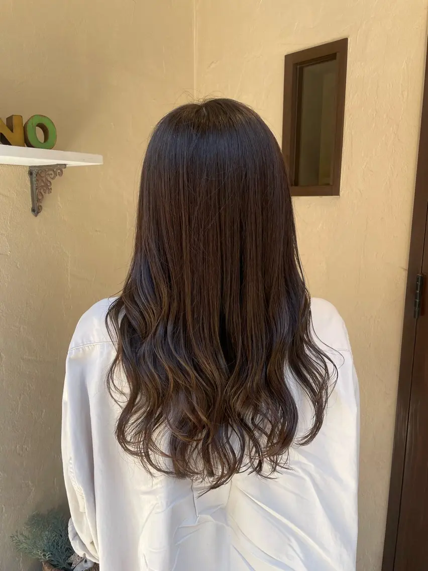 セミロング カット ヘアカラー 大庭 萌瑚のヘアスタイル