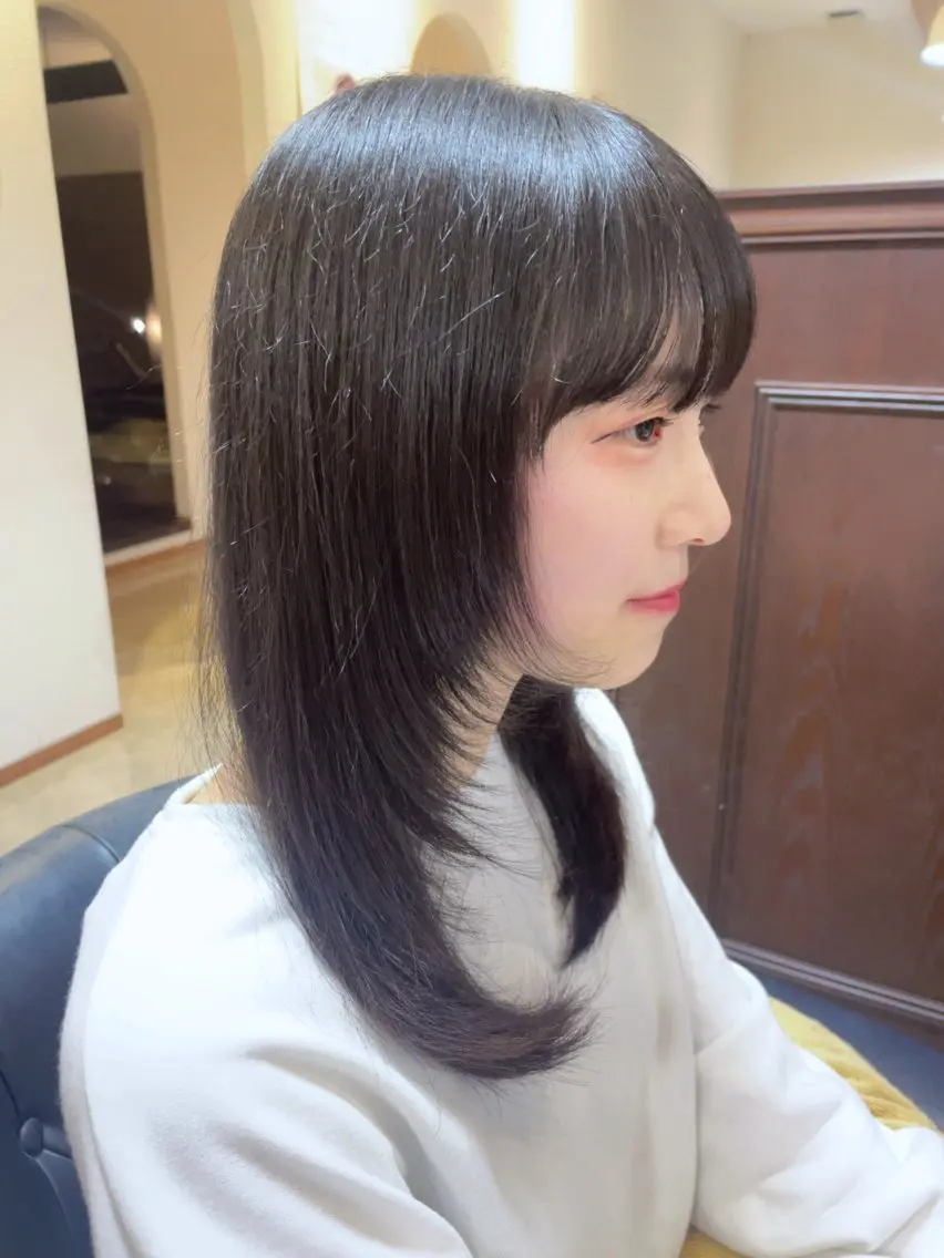 ミディアム 安中 莉椰のヘアスタイル