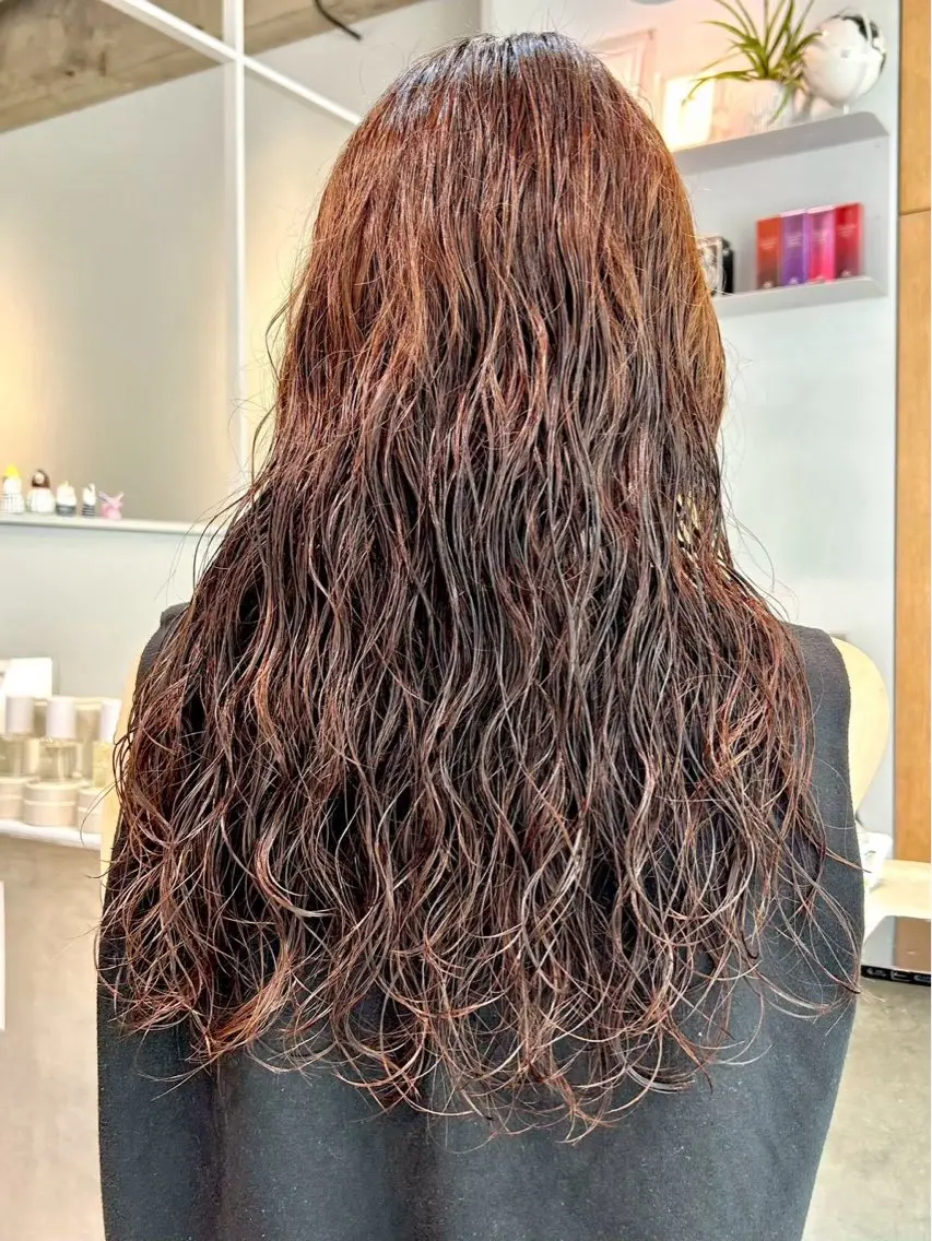 ロング パーマ 飯田 優恵のヘアスタイル