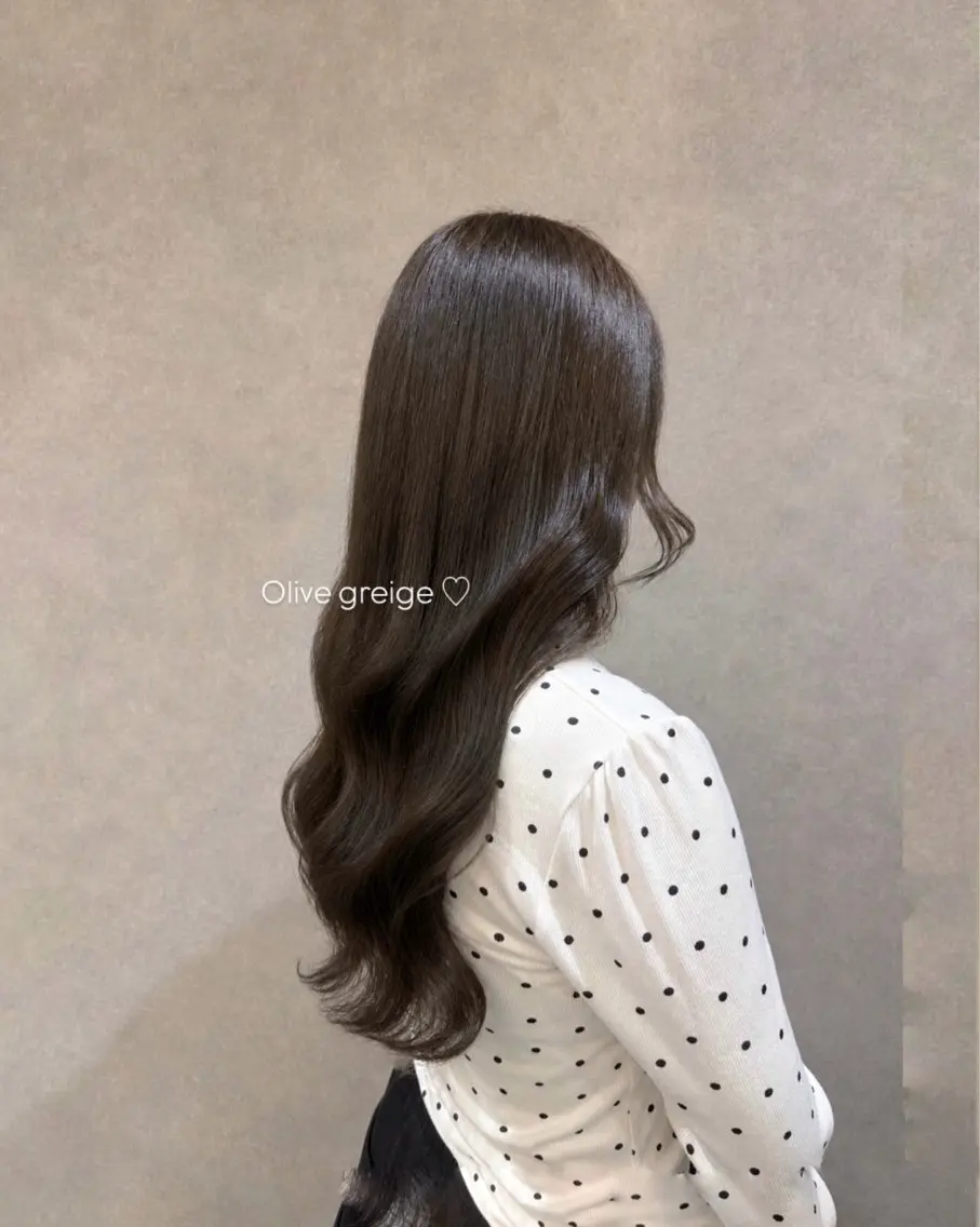 カラー 透明感カラー グレージュ オリーブグレージュ オリーブグレー ヘアカラー トリートメント 山路 望花のヘアスタイル