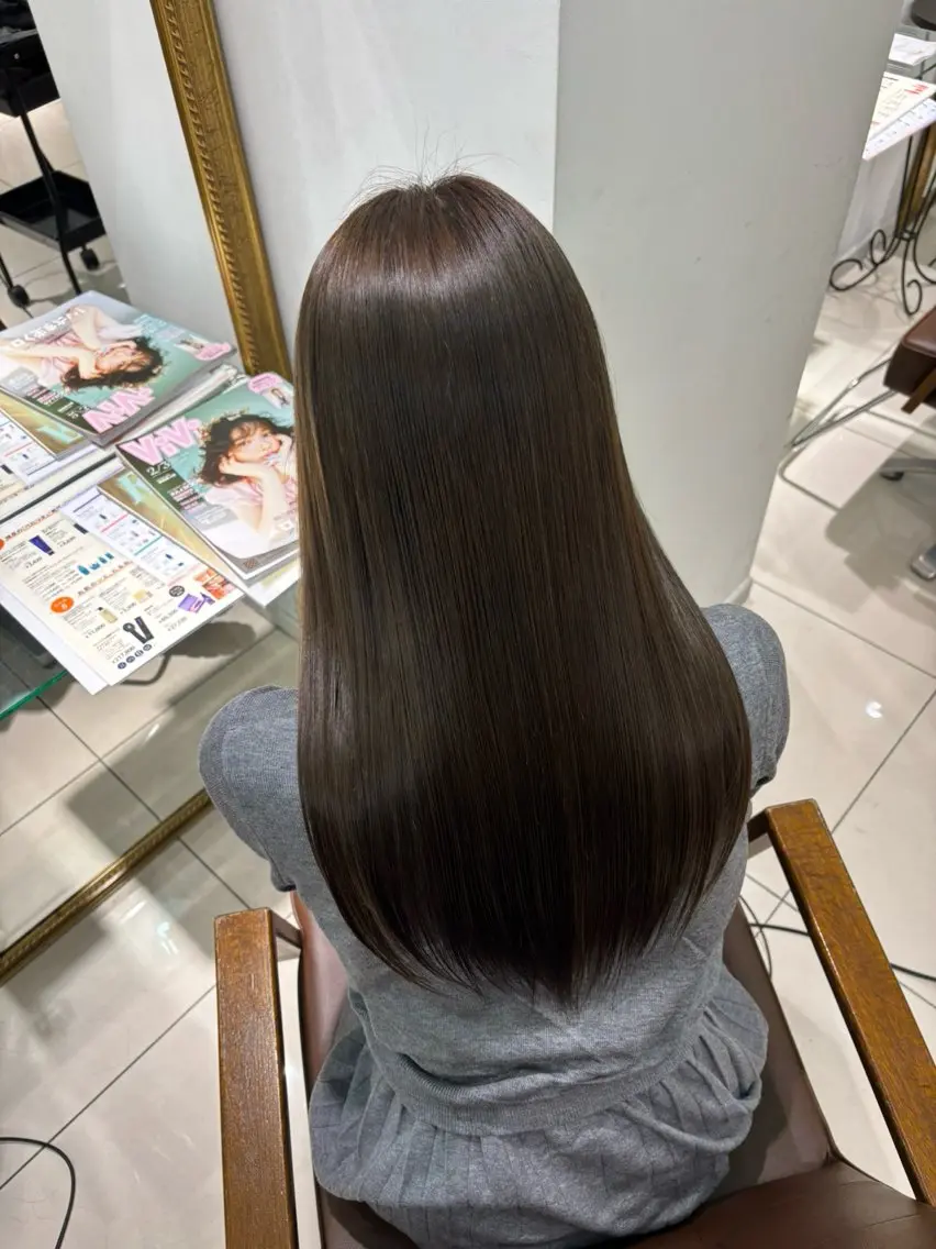 ロング カラー 透明感カラー グレージュ 髪質改善 トリートメント ベージュ/グレージュ /レイヤー🌷ゆうみのヘアスタイル