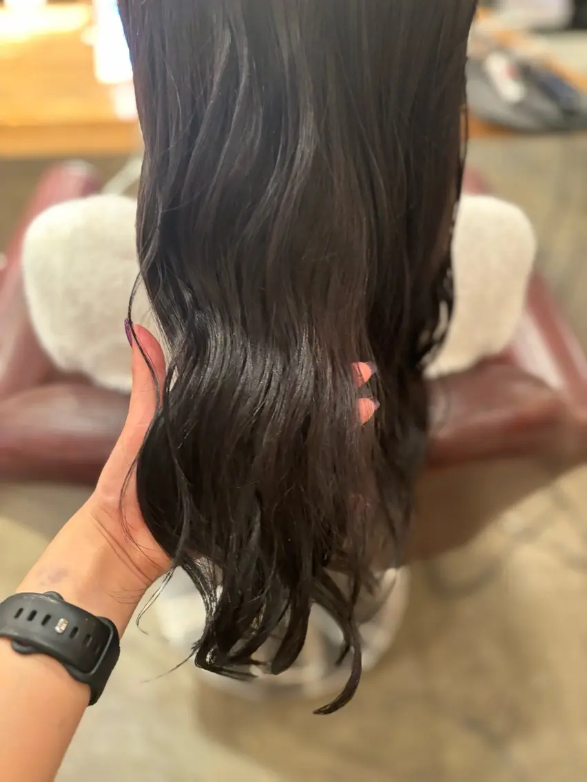 ロング カラー 透明感カラー ネイビーカラー 髪質改善カラー ベージュ🤎YUMEのヘアスタイル