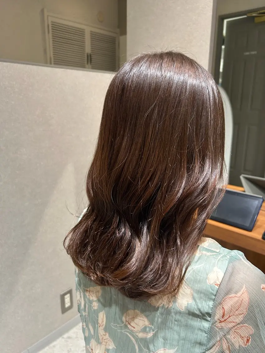 ミディアム カット ヘアカラー トリートメント LOVESTOIKE 井上つぐみ/透明感のヘアスタイル