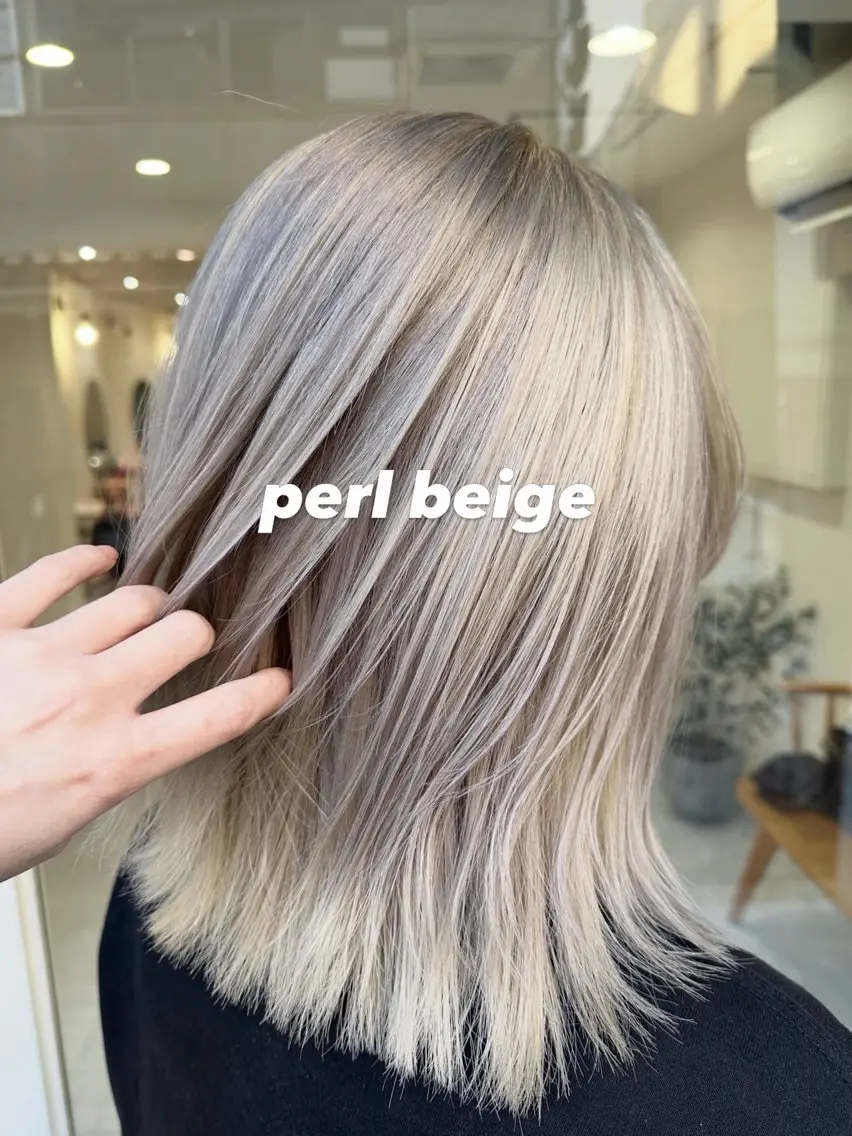 ミディアム カラー ベージュカラー 透明感カラー ハイトーンカラー レイヤーカット 銀座/レイヤー ハイライト/MAMIのヘアスタイル
