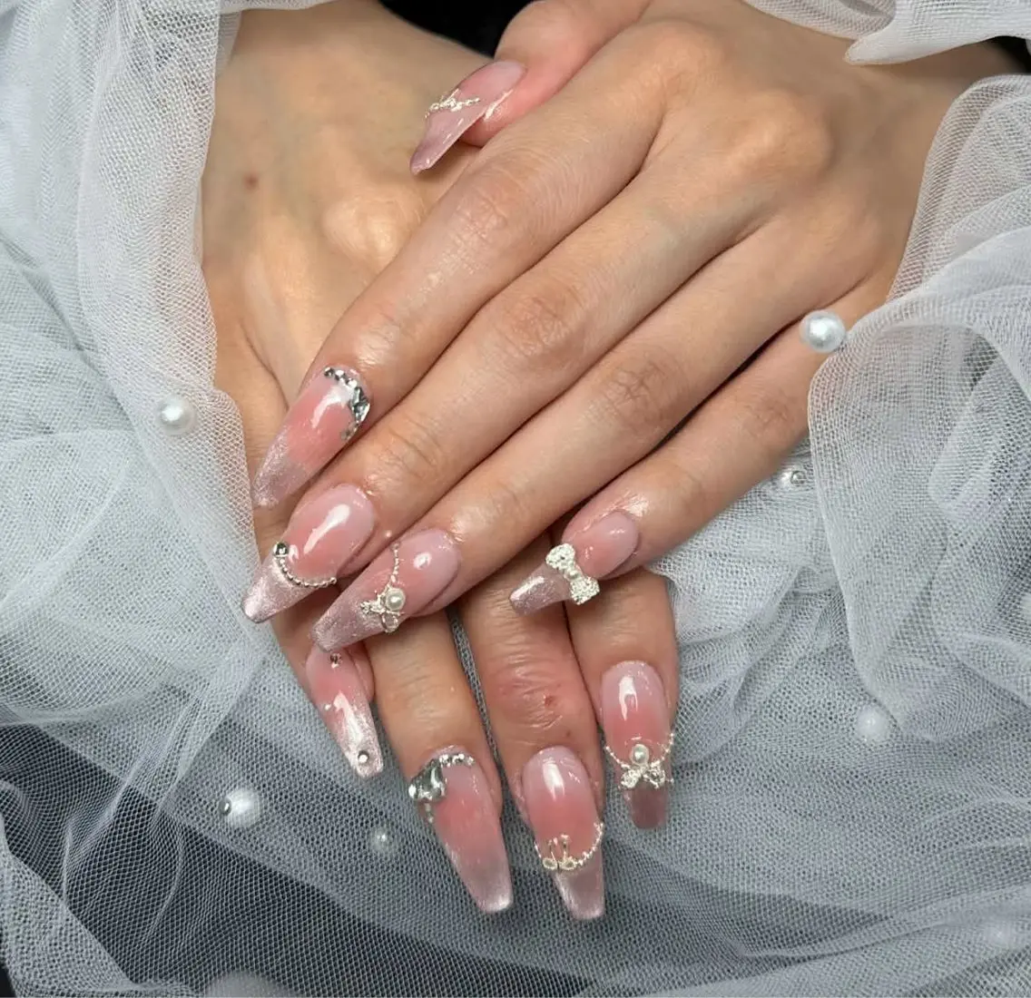 ネイル アートネイル 長さ出し ジェルネイル マグネットネイル ニュアンスネイル ハンドネイル Cloudy Chan Nailのネイルデザイン