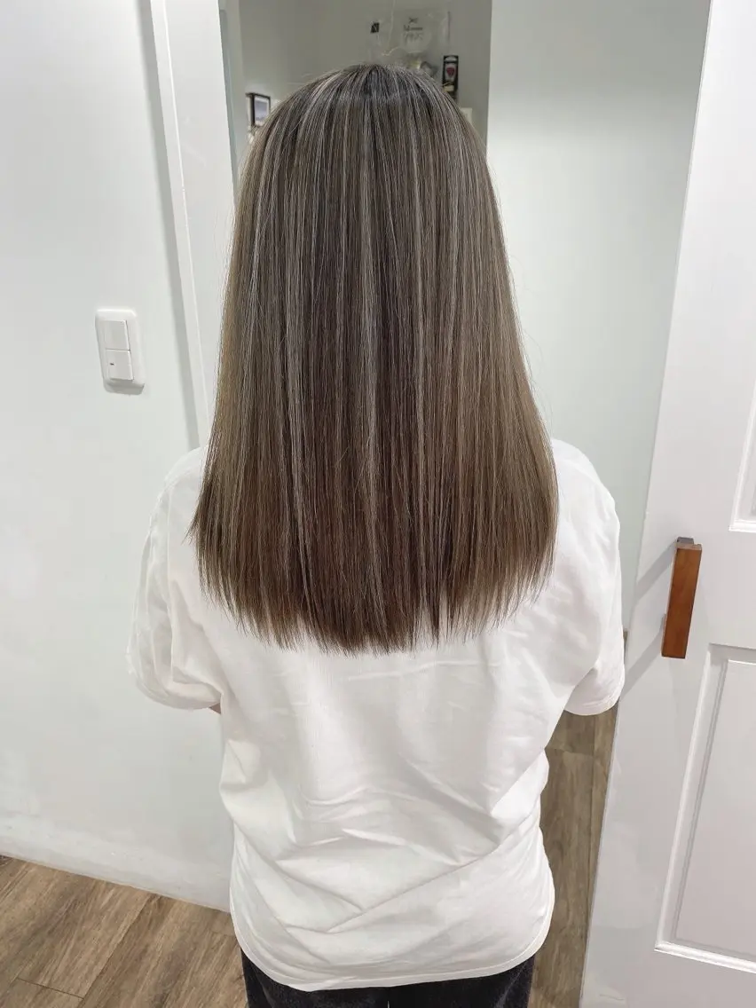 セミロング カラー ヘアカラー トリートメント ハイライト⭐️上野 高広のヘアスタイル
