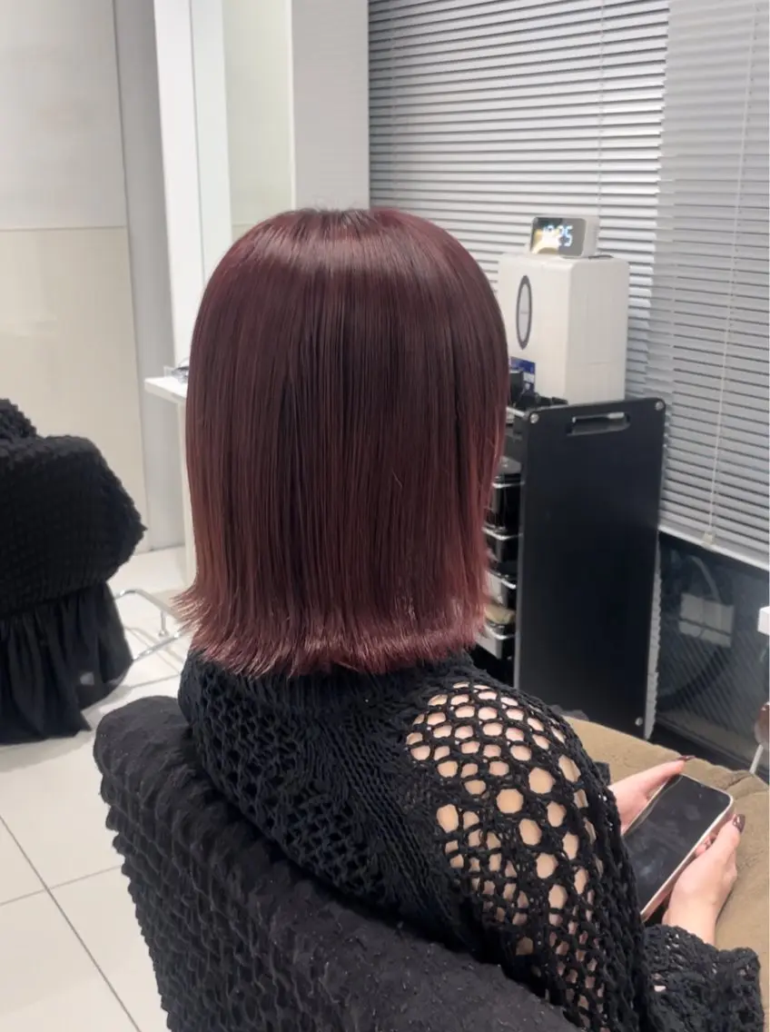 ミディアム カラー ボルドーカラー レッドカラー yuzuna ハイトーン 天神のヘアスタイル